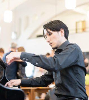 ピアノ・麓朝光