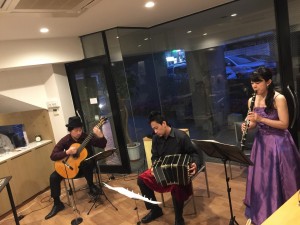 豊中市・パサティエンポタンゴ・グレリオバンドネオン・星野俊路　ギター・米阪隆広クラリネット・上堂尚子  