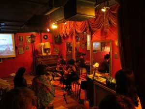 梅田・カフェティン・デ・ブエノスアイレスタンゴ・グレリオバンドネオン・星野俊路　ギター・米阪隆広