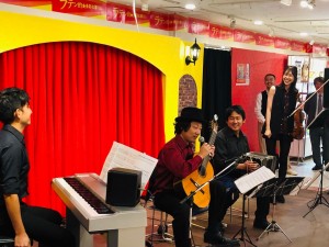 タンゴ・グレリオバンドネオン・星野俊路　ギター・米阪隆広松本尚子（バイオリン）麓朝光（ピアノ）  